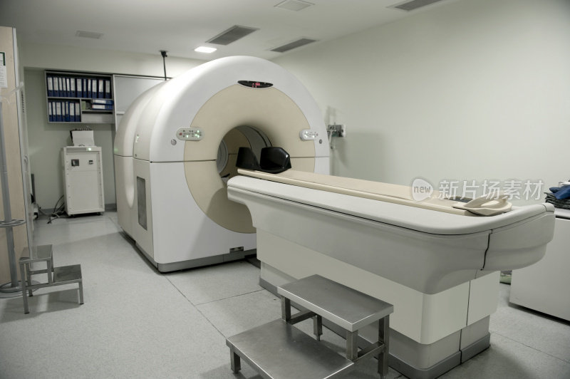现代新型米色医用扫描仪在医院病房