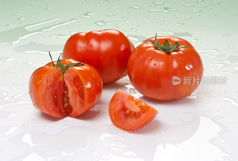 新鲜tomatos