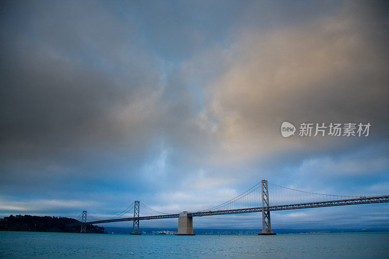 旧金山湾和大桥