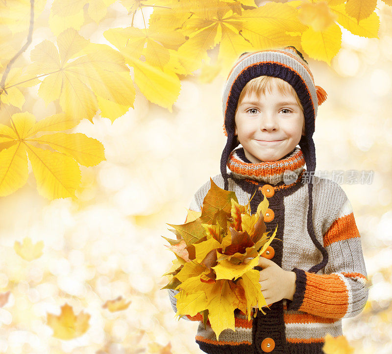 秋日童子在树叶间，童子毛织衣