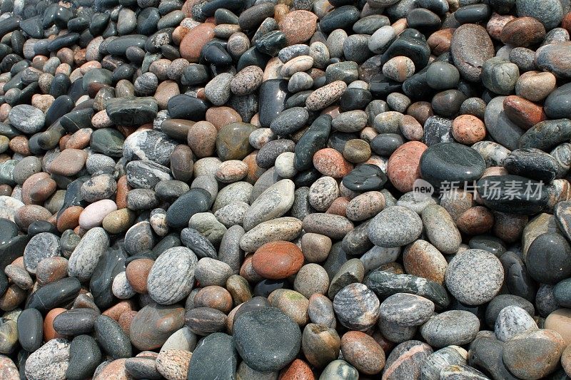 卵石滩-潮湿的卵石