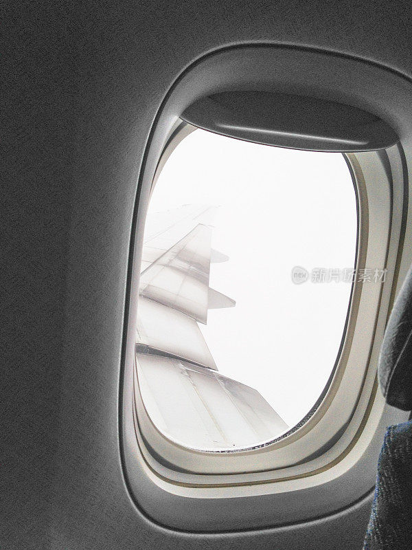 从飞机的舷窗看