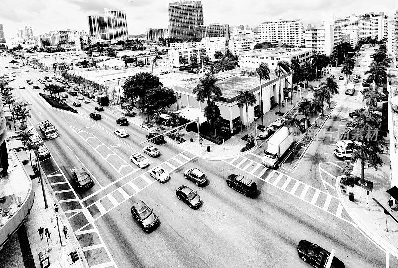 十字路口,迈阿密。鸟瞰图。黑色和白色