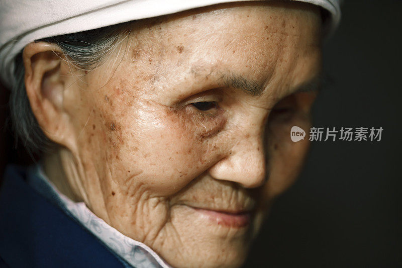 中国盲人老年妇女的肖像