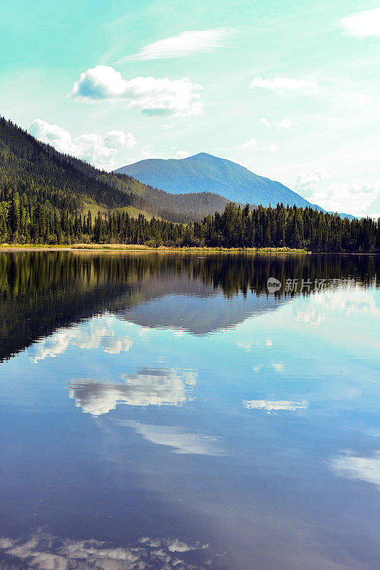 西利湖位于加拿大不列颠哥伦比亚省