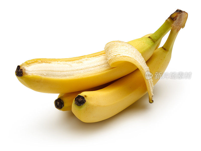 串香蕉和剥了皮的香蕉