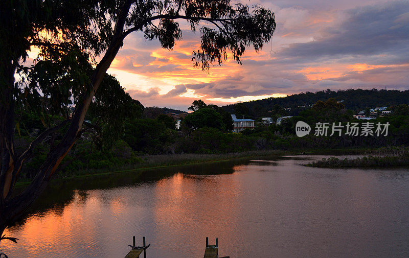 澳大利亚，湖畔美景，橙色日落