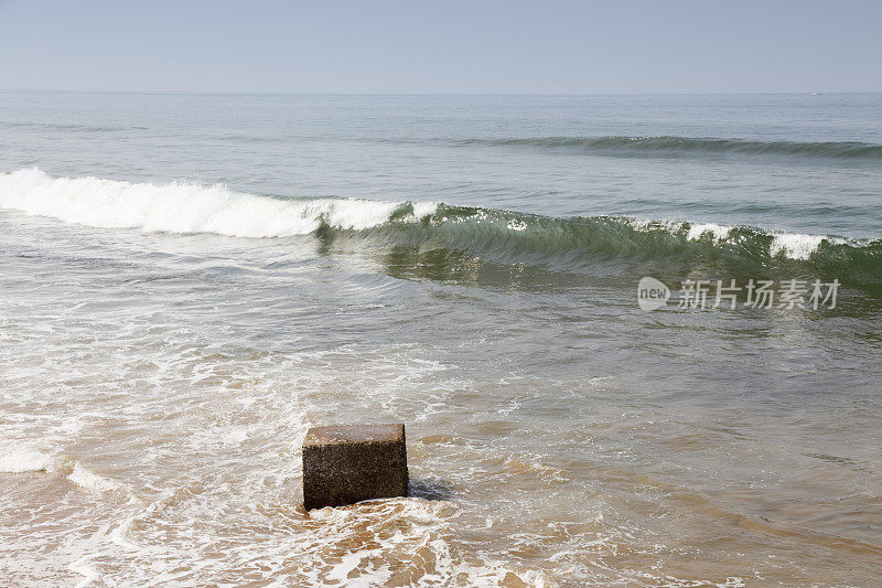 斯里兰卡海水中的混凝土块