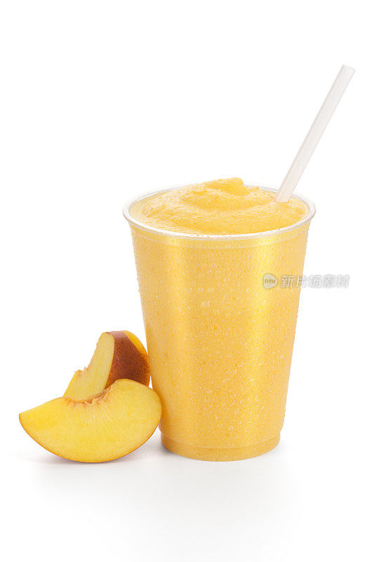 多汁的桃子冰沙配上桃子