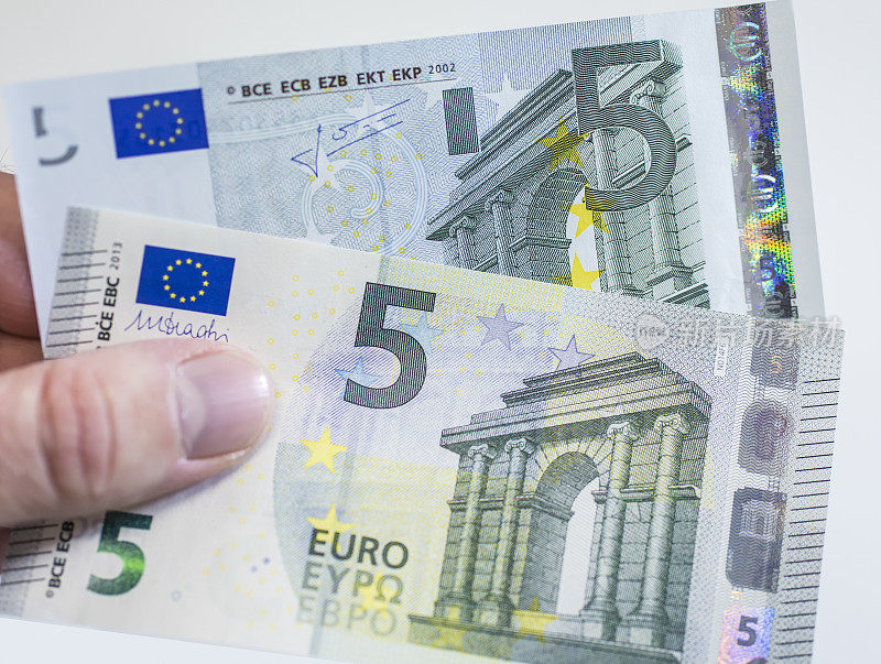 新旧5欧元纸币