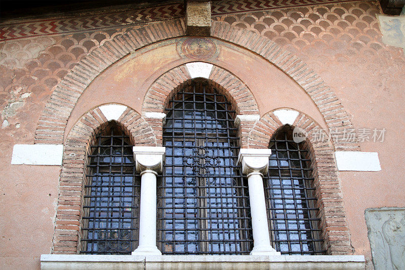 意大利文艺复兴式竖框窗