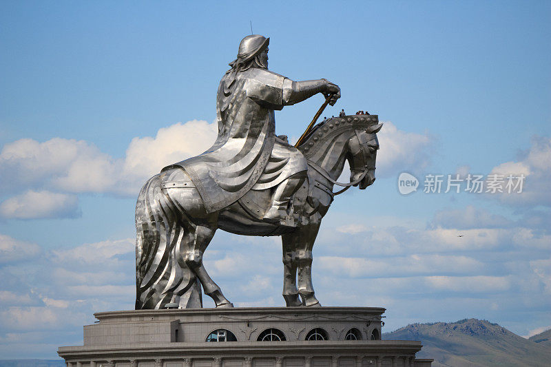 成吉思汗的钢铁雕像