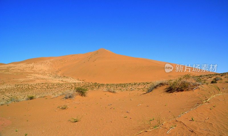 内蒙古巴丹吉林沙漠巨型沙丘