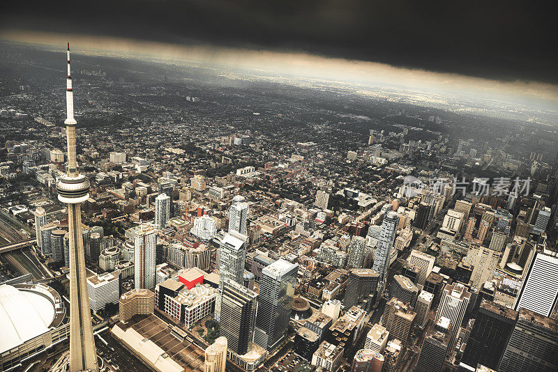 暴风雨期间的多伦多鸟瞰图