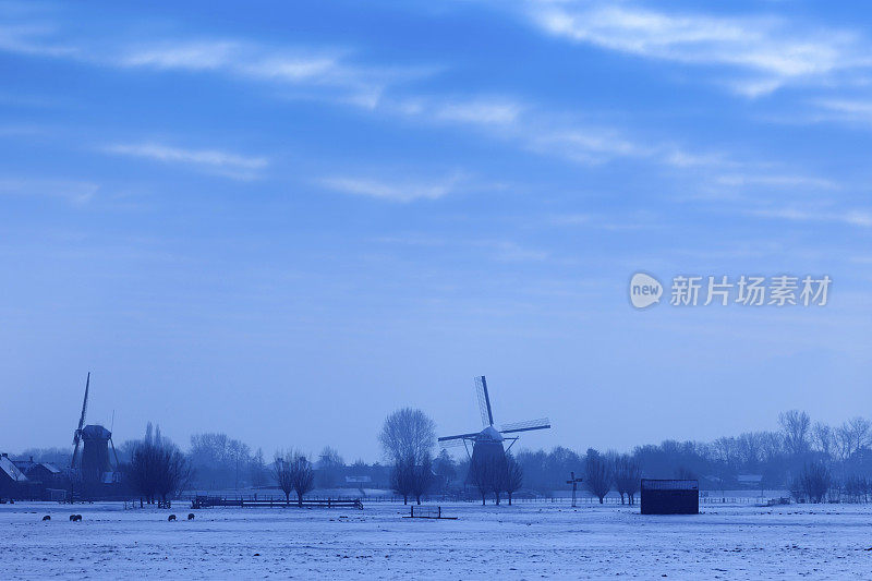 荷兰的风车在冬天的风景