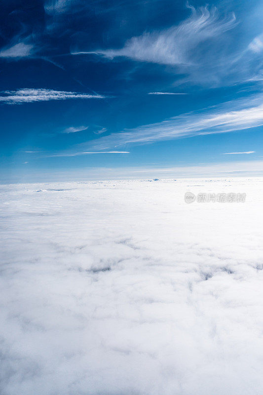 飞机上的天空