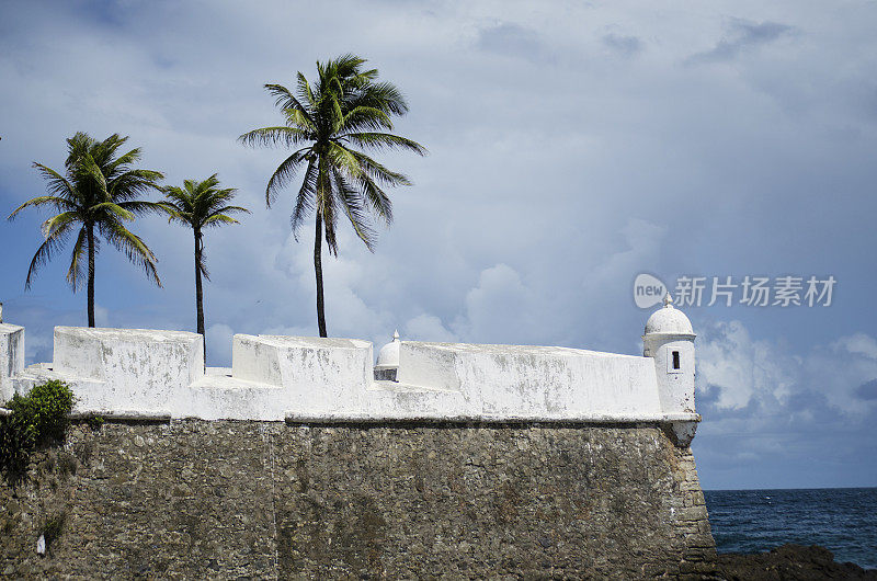 热带萨尔瓦多的旧瞭望塔