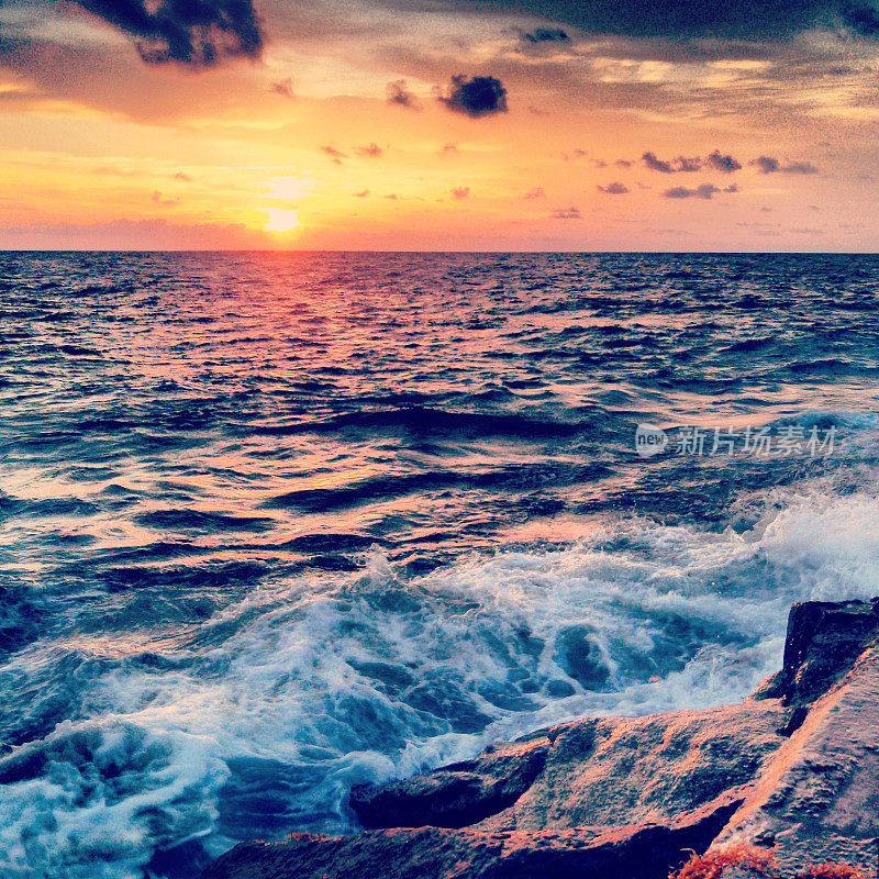 迈阿密海滩大西洋地平线上的日出