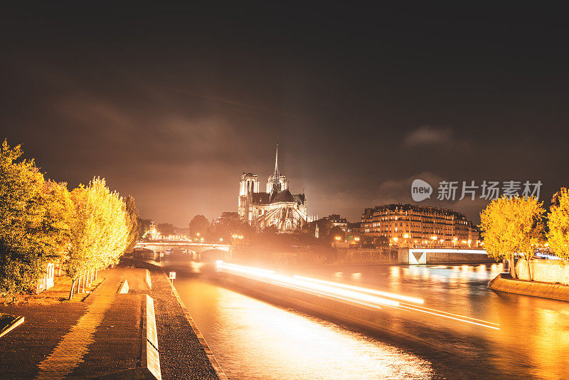 巴黎圣母院夜景