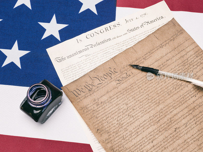 美国宪法文件序言及美国国旗上的羽毛笔