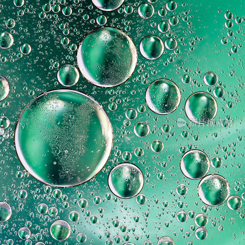 绿色油和液体气泡抽象。复杂的层，似乎3d。