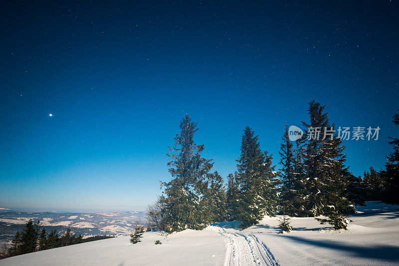 雪山里的夜星