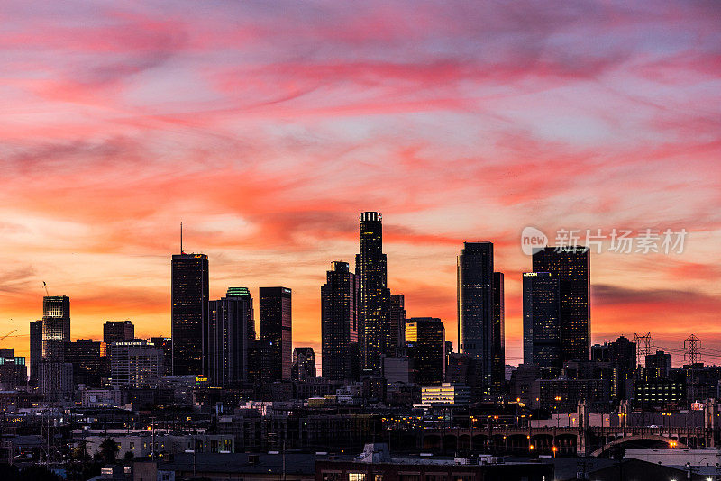 日落时分的洛杉矶市中心