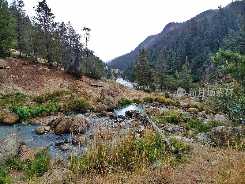 黄石河，小溪，峡谷底部，岩石，七英里洞径，怀俄明州