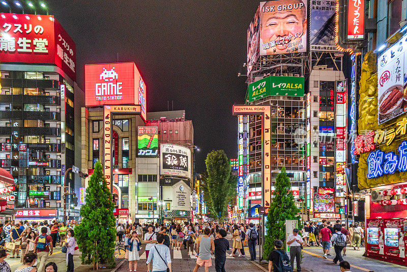 日本东京新宿歌舞伎町红灯区的街景