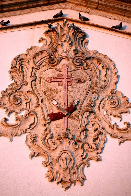 埃斯特雷莫-方济会的纹章，正面的圣方济会教堂-阿连特霍，葡萄牙
