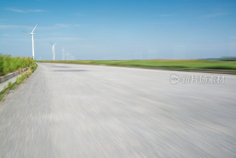 带有风力涡轮机的模糊公路