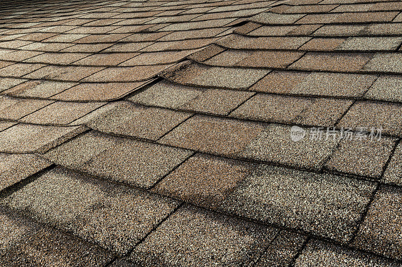 一种住宅用沥青瓦屋顶，有一些问题可能会对房子造成损害。