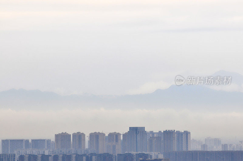 城市天际线在日出，成都，中国