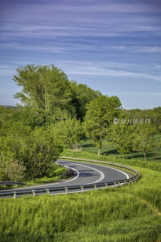 弯曲的道路(HDRi)