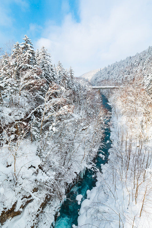 日本北海道，冬城瀑布