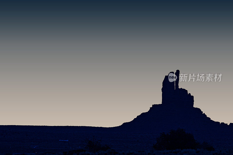 美国亚利桑那州纪念碑谷的夜空繁星点点
