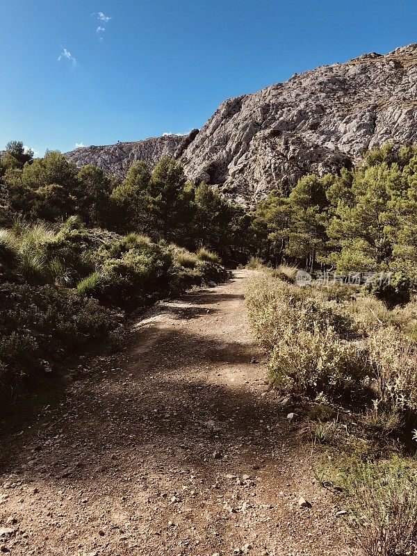 西班牙马略卡岛的山路