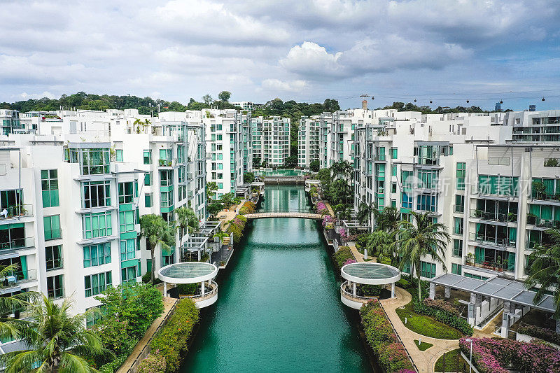 从上面俯瞰新加坡的豪华智能住宅