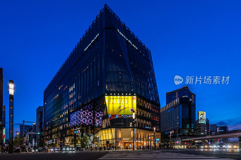 东京东急广场购物综合体夜景在银座，东京