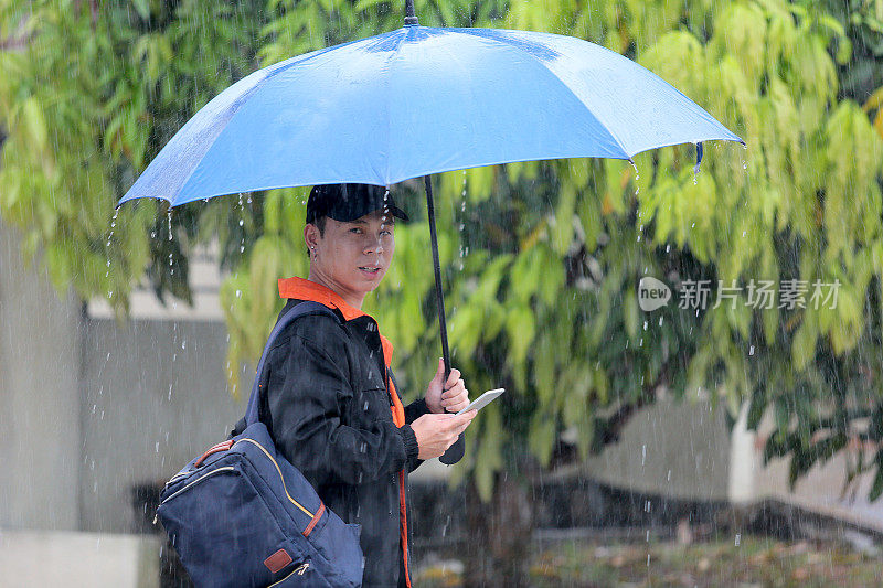 下雨的场景