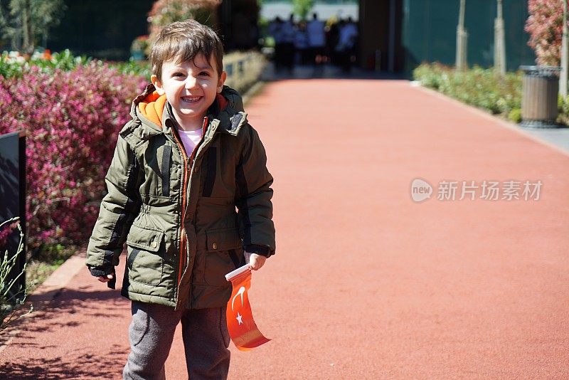 4月23日，小男孩庆祝国家主权和儿童节