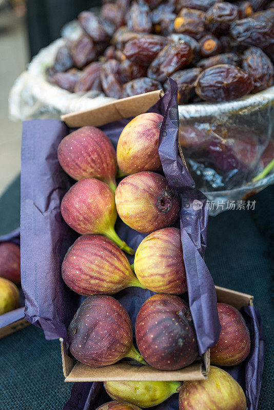 新鲜无花果在食品市场出售