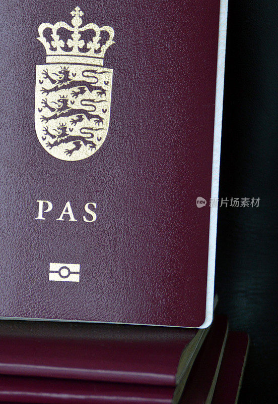 丹麦护照。欧盟护照。