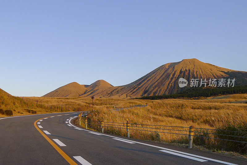 弯曲的道路