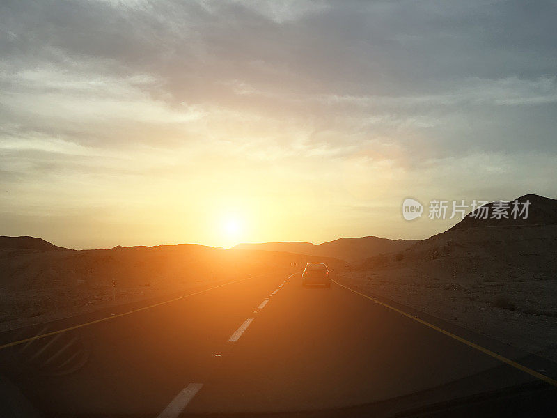 沙漠公路之旅日落