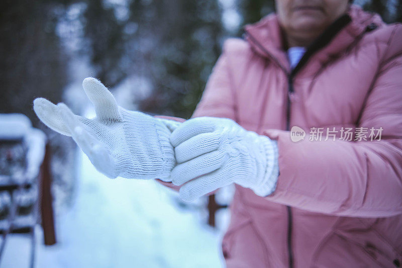 远足前戴上手套