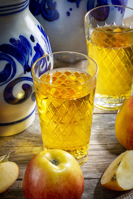 Apfelwein——传统的黑种人饮料——苹果酒饮料