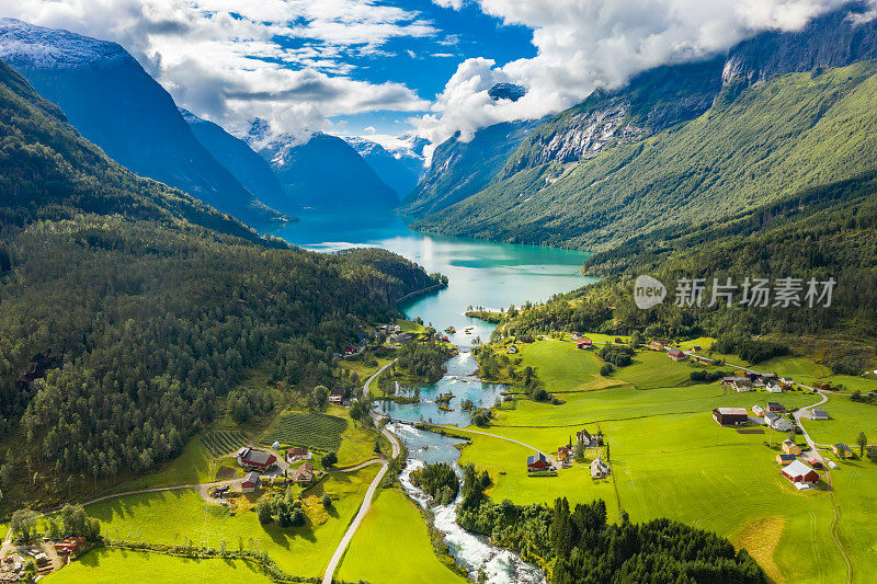 美丽的自然挪威自然景观。洛瓦内特湖洛达尔谷。