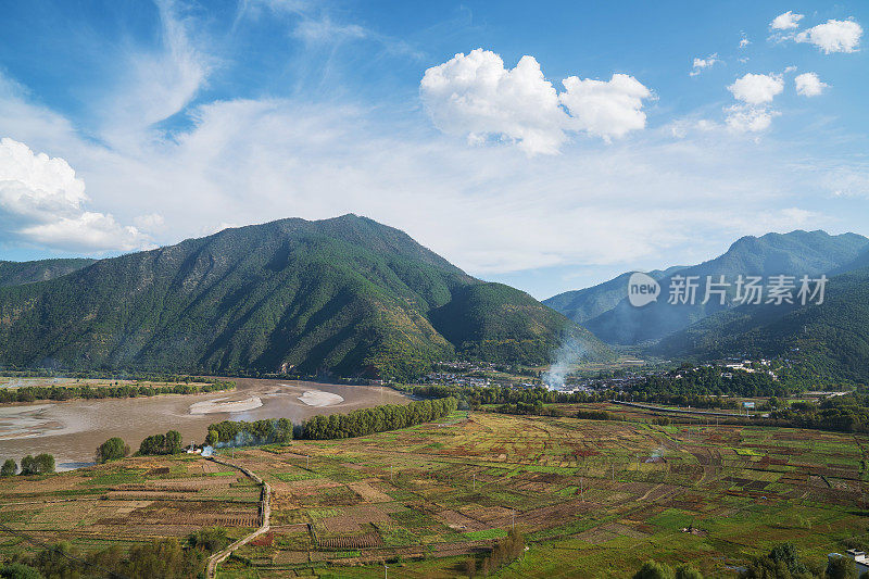 长江第一湾和云南高原山区的自然风光