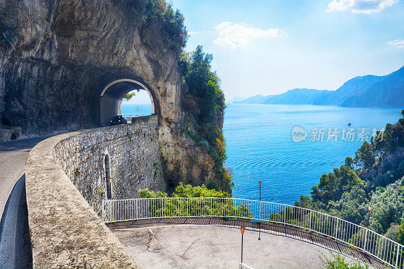 意大利阿马尔菲海岸的隧道